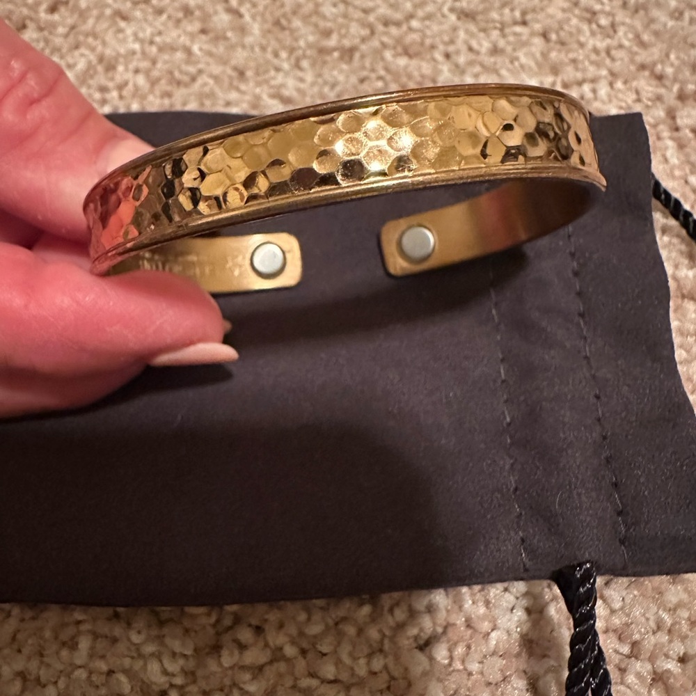 Sergio Lub Hammered Magnetic Cuff